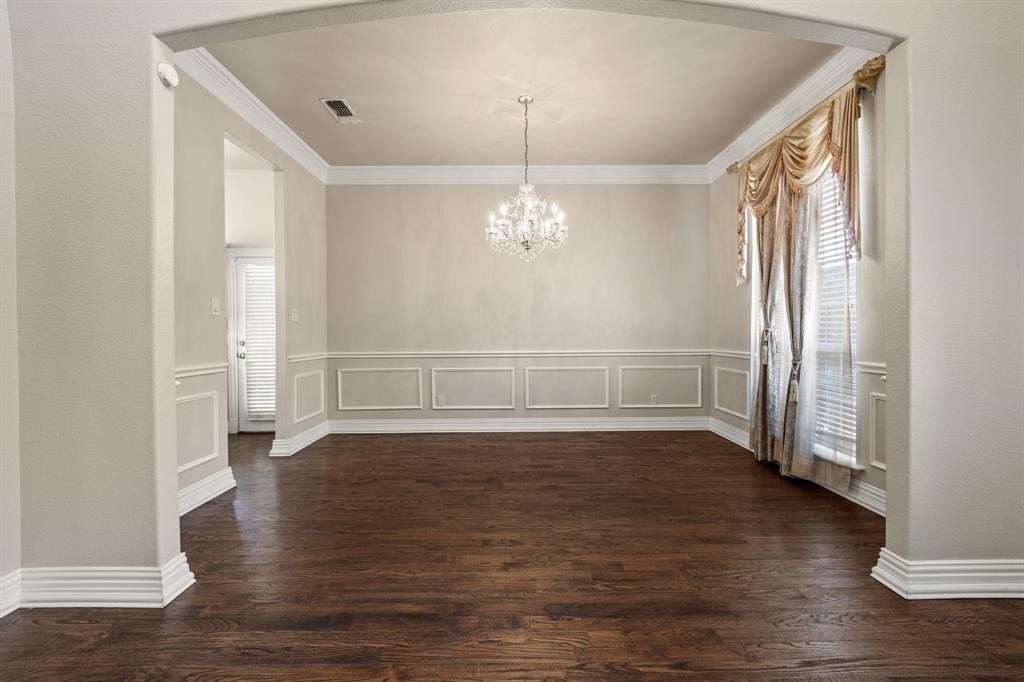 2308 Megan Way - Photo 4 of 38