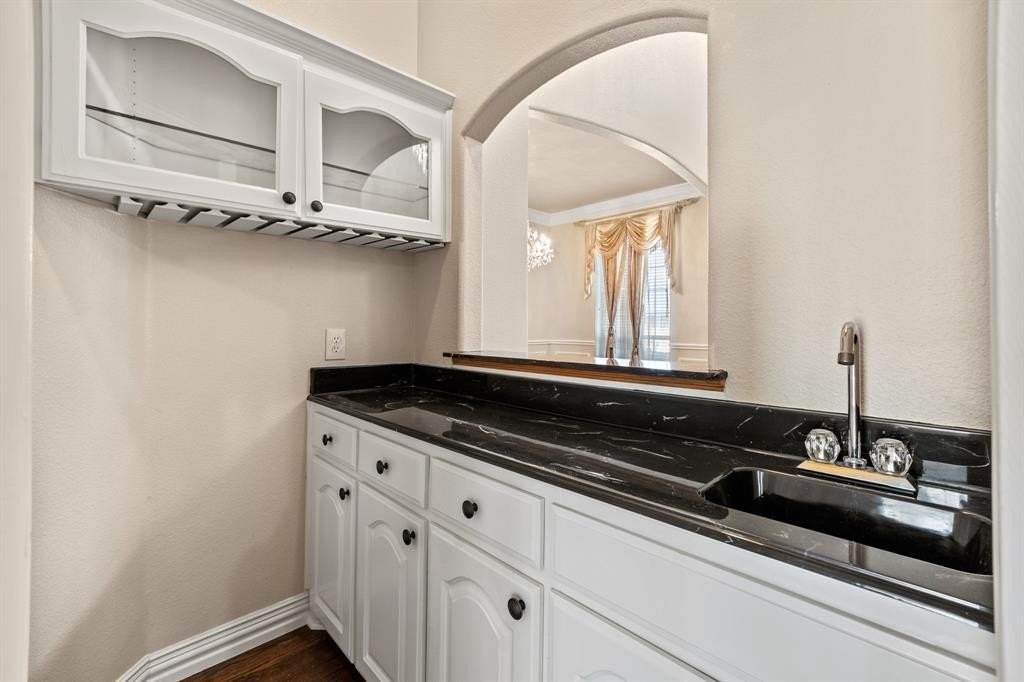 2308 Megan Way - Photo 6 of 38