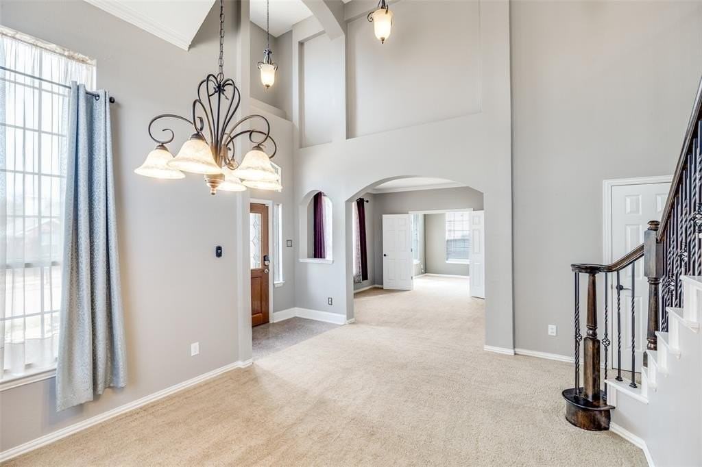 300 Parkhurst Ln - Photo 2 of 12