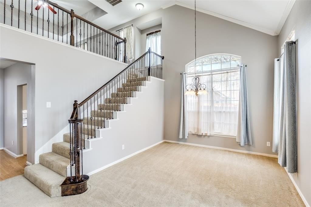 300 Parkhurst Ln - Photo 3 of 12