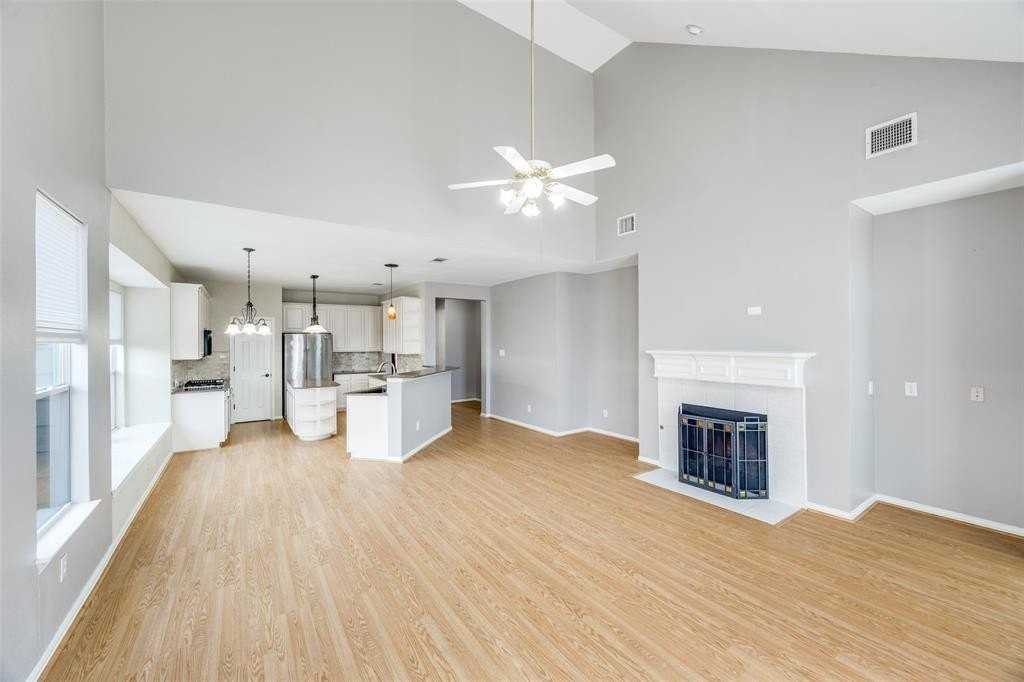 300 Parkhurst Ln - Photo 6 of 12