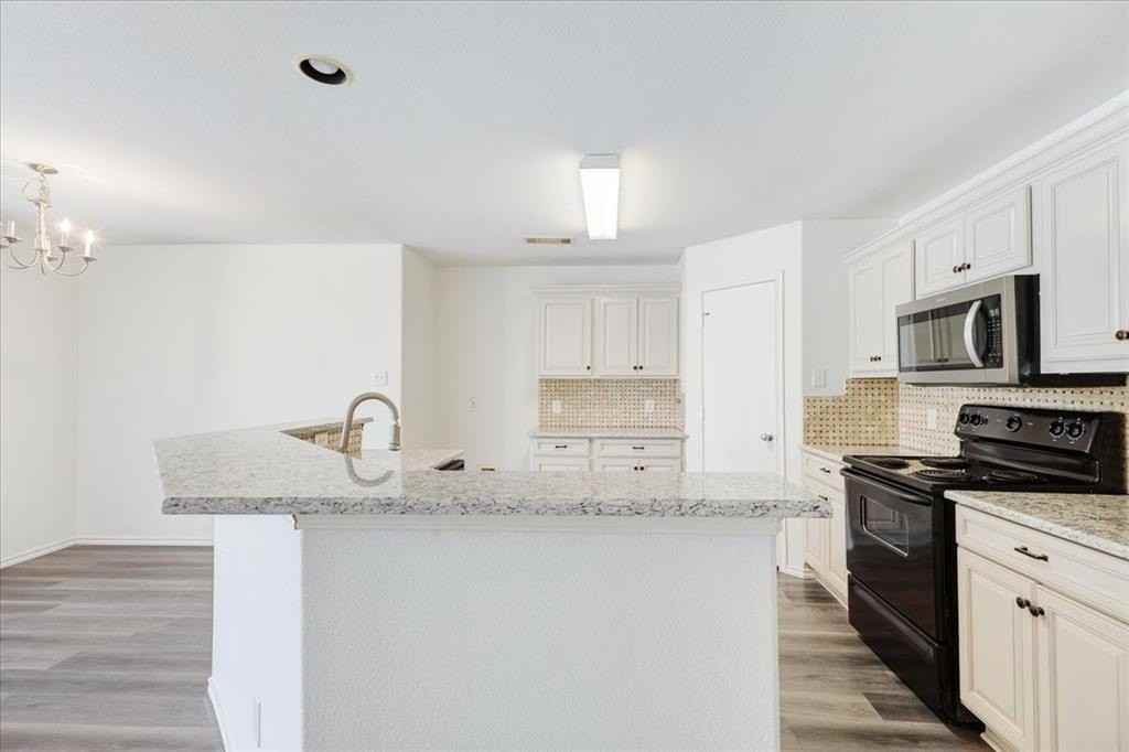 7405 Howling Coyote Ln - Photo 6 of 28