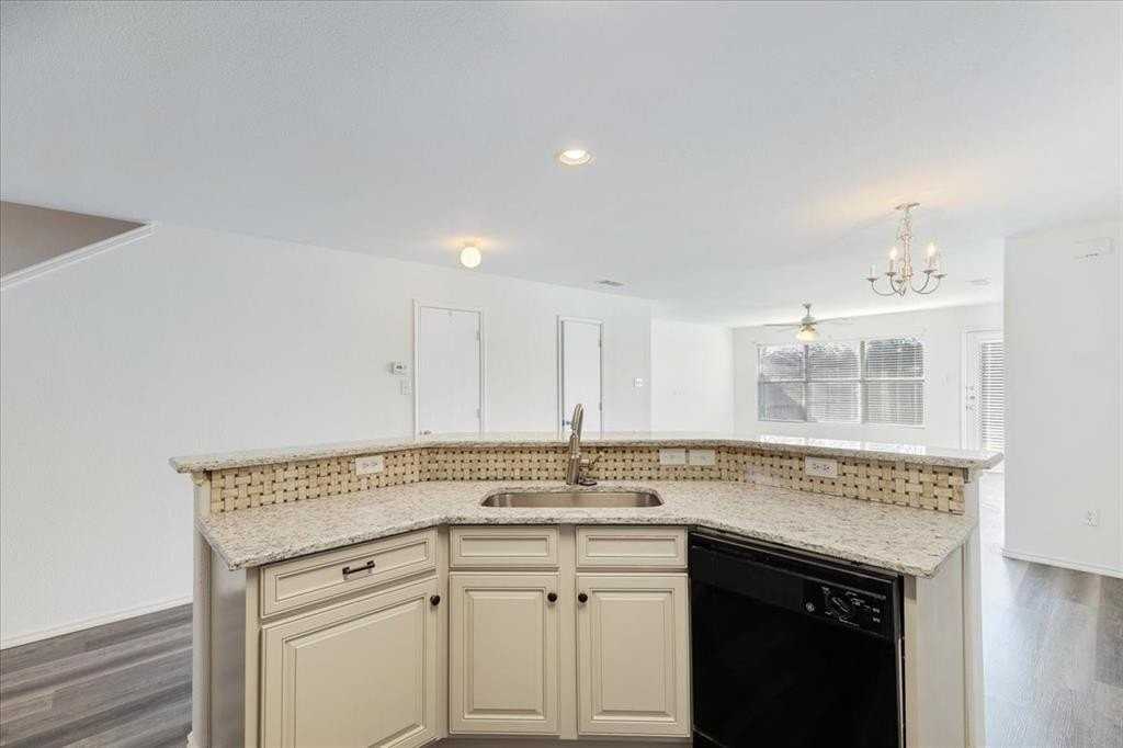 7405 Howling Coyote Ln - Photo 7 of 28