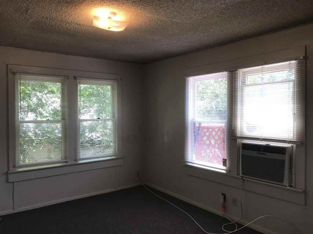 1517 Avenue D #B - Photo 7 of 7