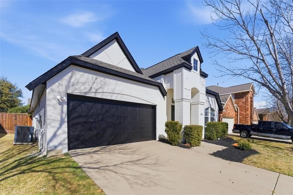 6000 Meadowglen Dr - Photo 2 of 25