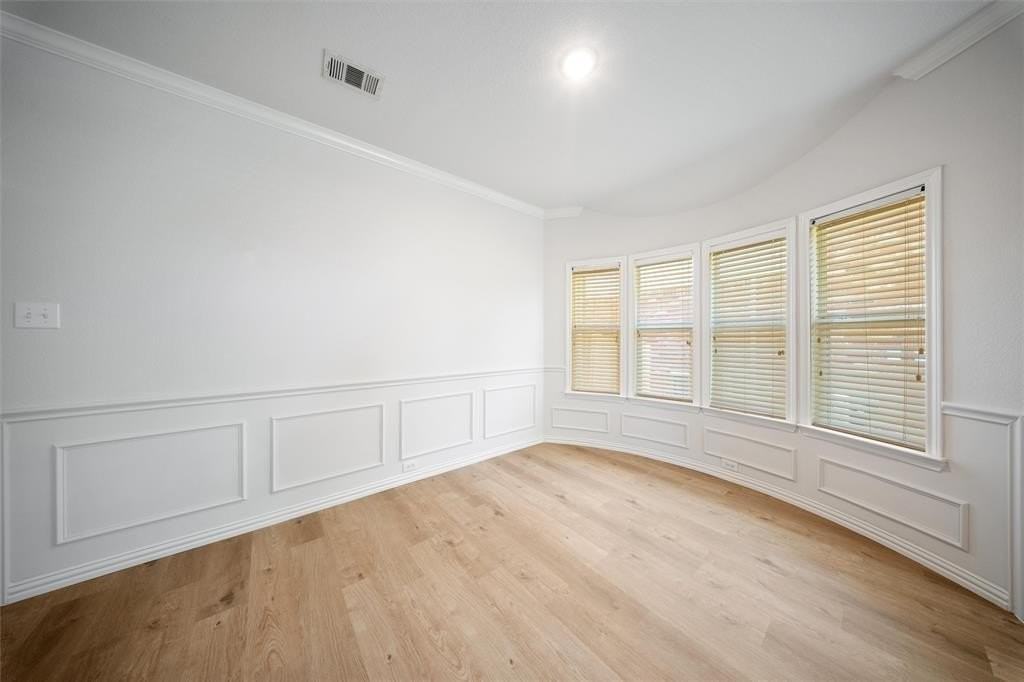 6000 Meadowglen Dr - Photo 5 of 25