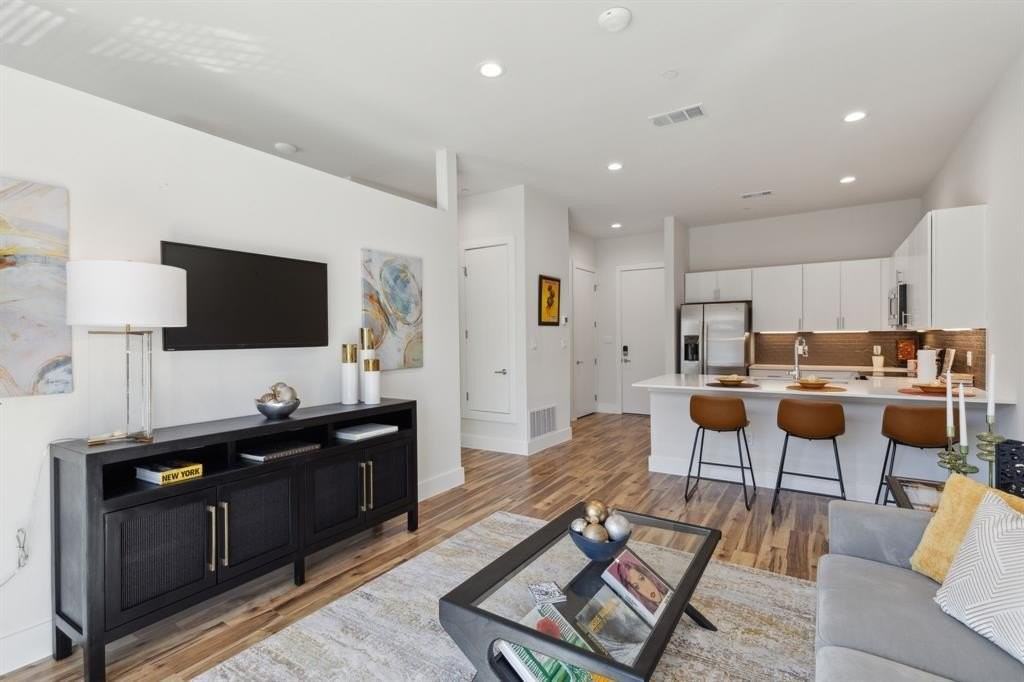 2990 Reagan St - Photo 2 of 20