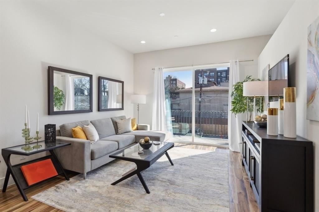 2990 Reagan St - Photo 3 of 20