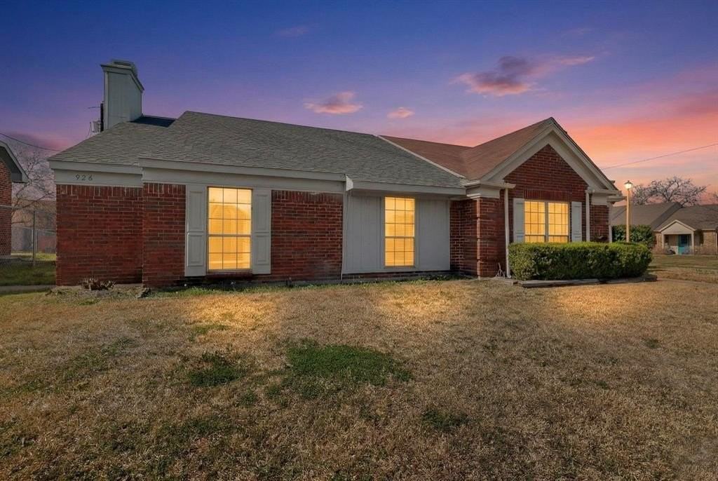 926 Binbrook Dr - Photo 2 of 37