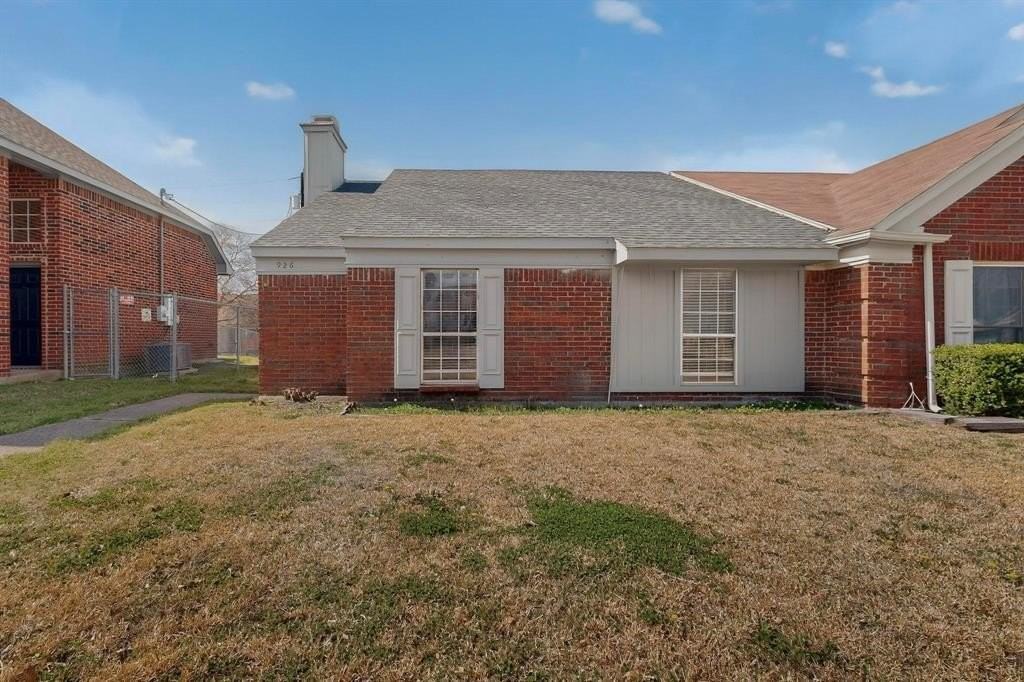 926 Binbrook Dr - Photo 3 of 37