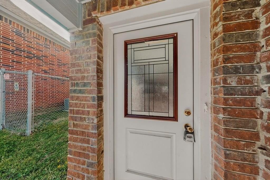 926 Binbrook Dr - Photo 5 of 37