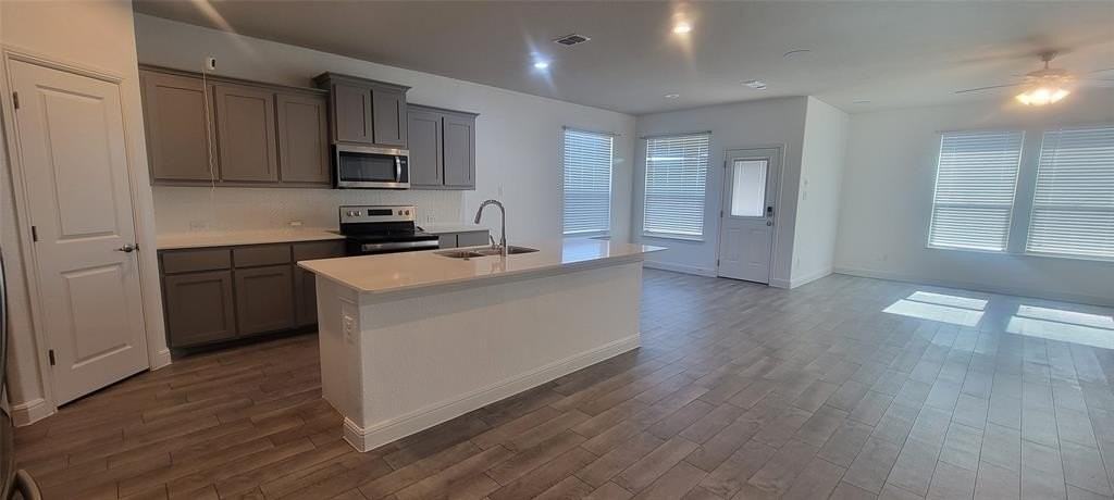 1508 Livermore Ln - Photo 2 of 21