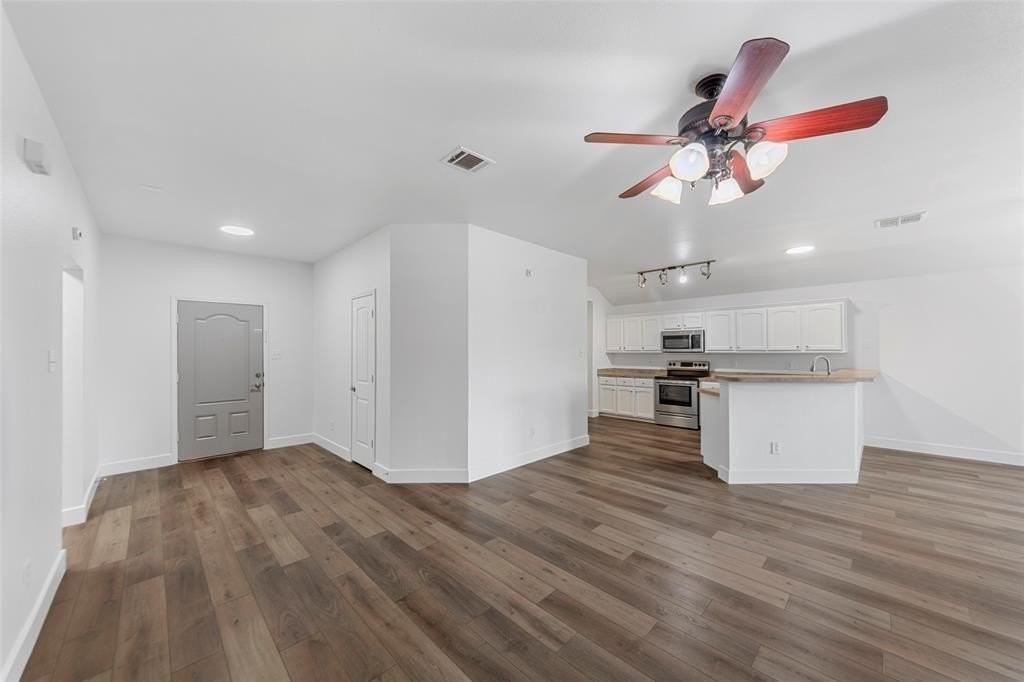 917 Orchid Blvd - Photo 4 of 34