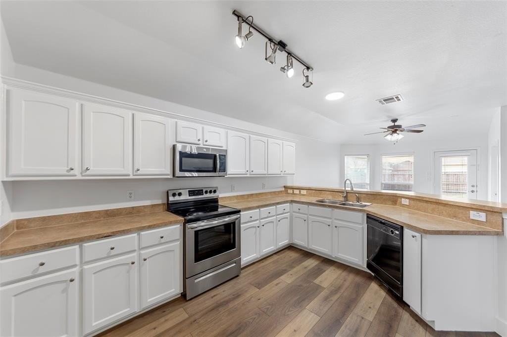 917 Orchid Blvd - Photo 5 of 34