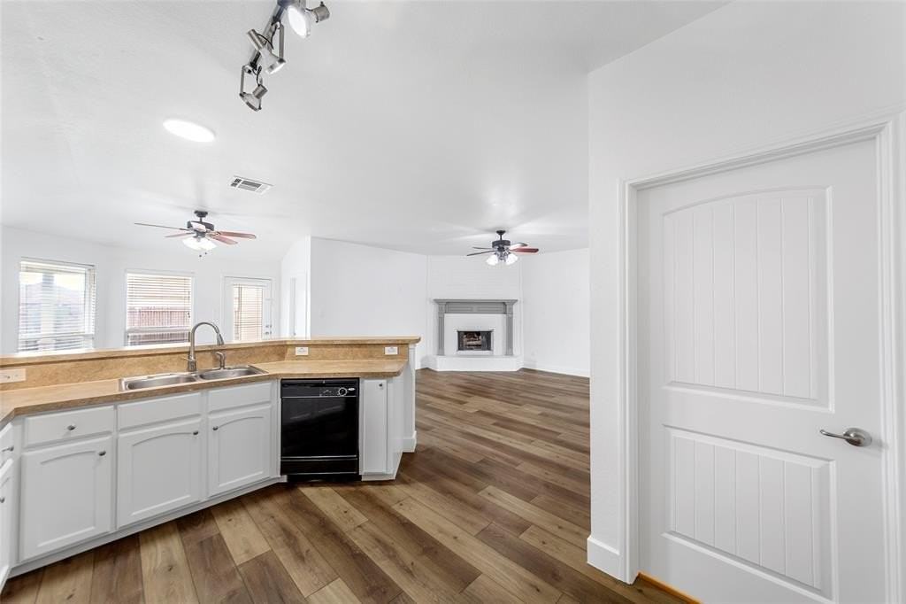 917 Orchid Blvd - Photo 6 of 34