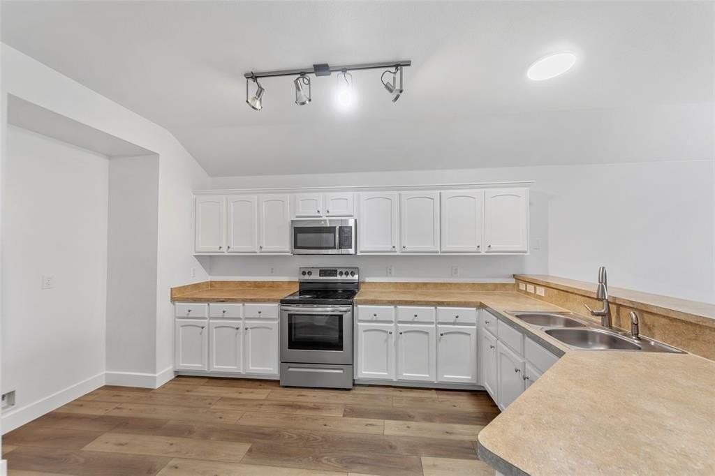 917 Orchid Blvd - Photo 7 of 34