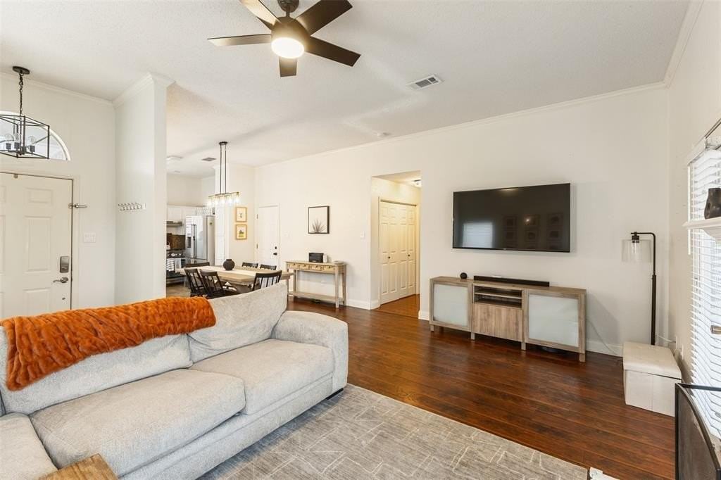 8305 Liberty Ln - Photo 7 of 40