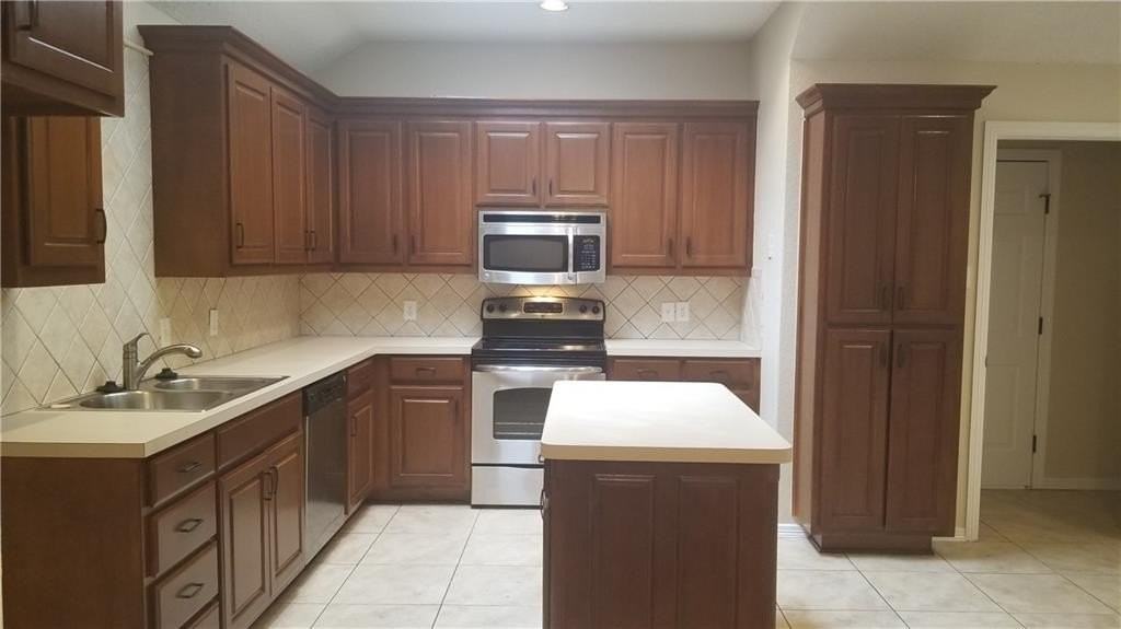 4208 Crossgate Ct - Photo 3 of 19