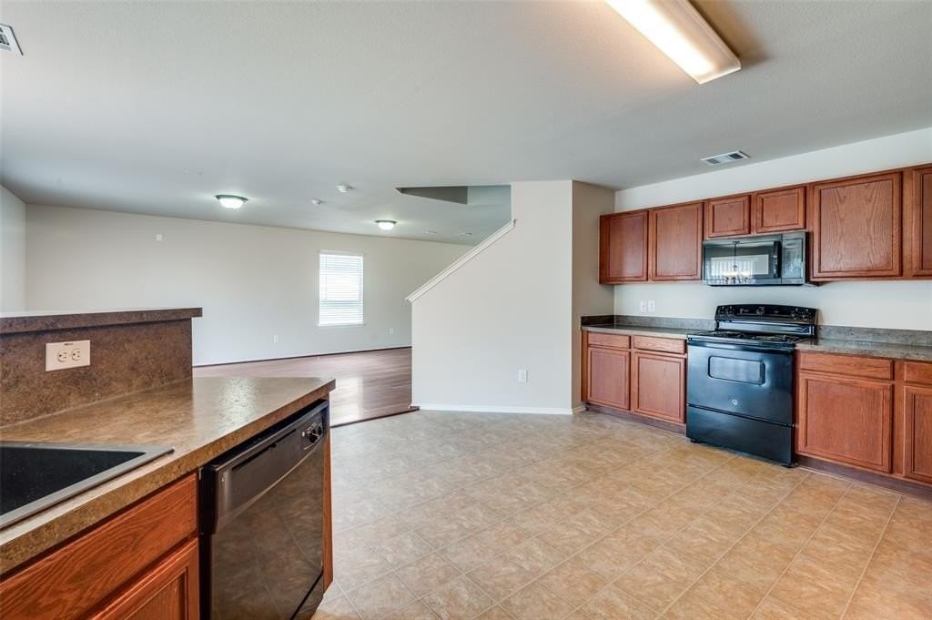 8620 Star Thistle Dr - Photo 7 of 26