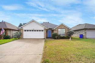 926 Meadow Cir S - Photo 1 of 1