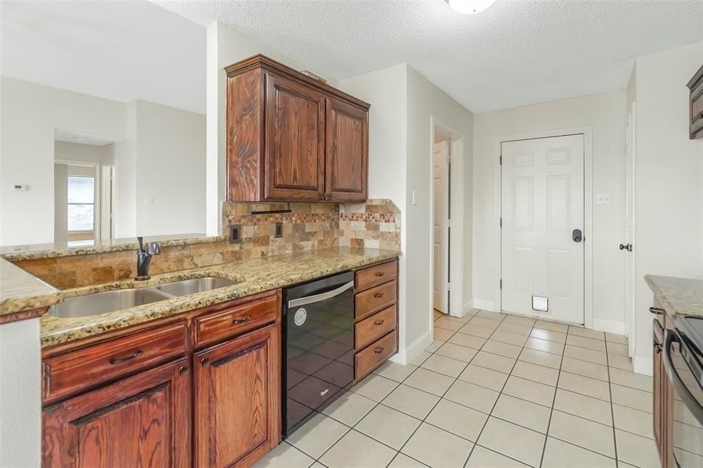 926 Meadow Cir S - Photo 4 of 9