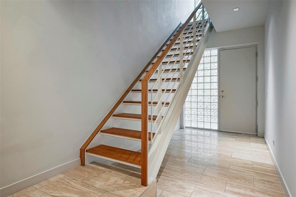 3372 Miro Pl - Photo 2 of 15