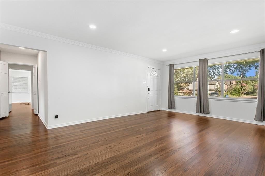 6737 Lakefair Cir - Photo 7 of 36