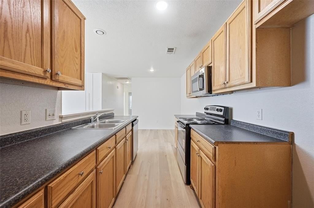 8117 Doreen Ave - Photo 6 of 21