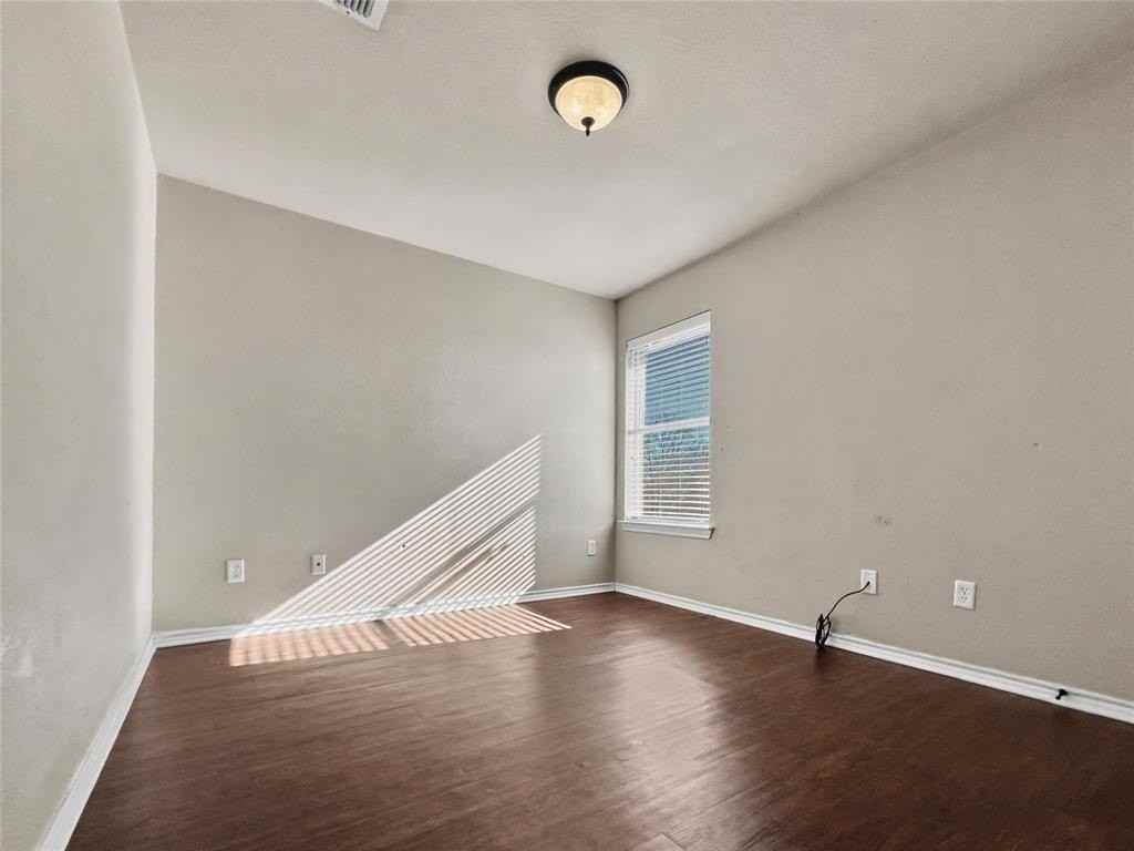 1301 Piedmont Dr - Photo 5 of 12