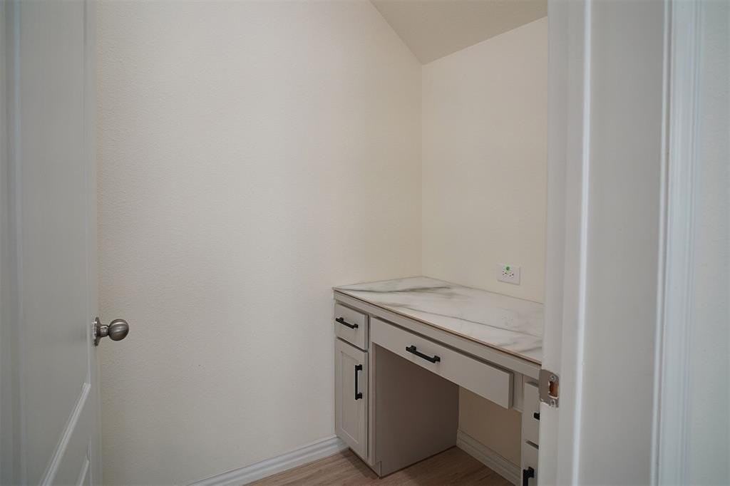 1432 Four Corner Ln - Photo 7 of 39