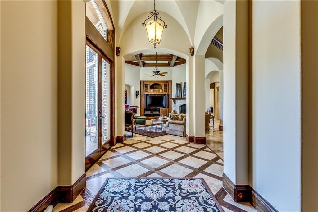 4927 Oak Knoll Ln - Photo 7 of 40