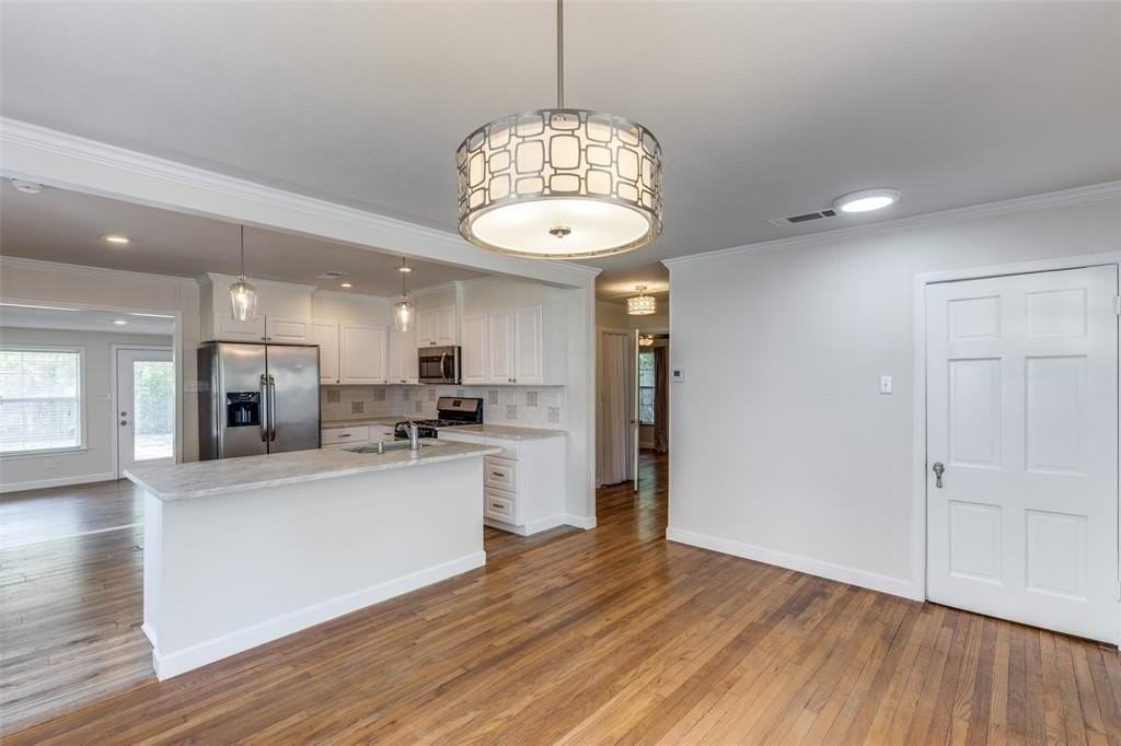 852 Northwood Rd - Photo 3 of 19