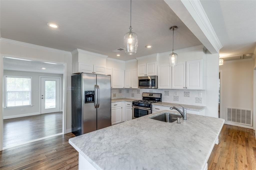 852 Northwood Rd - Photo 4 of 19