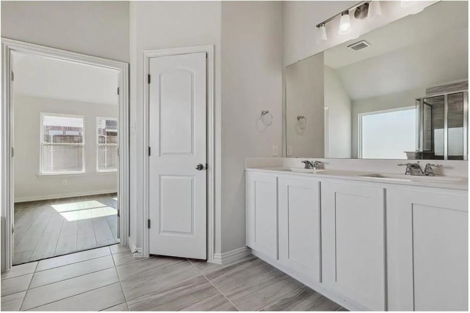 1208 Indianola Trl - Photo 3 of 11