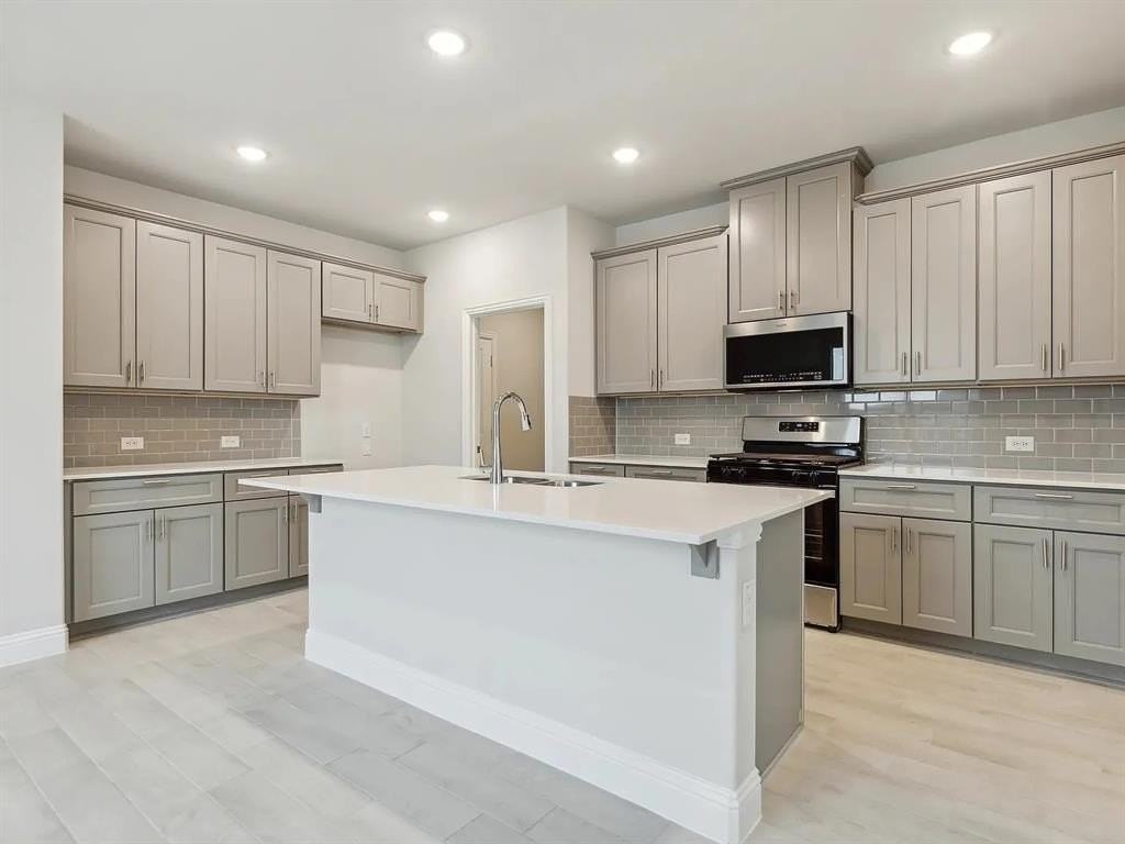 701 Santa Lucia Dr - Photo 4 of 11