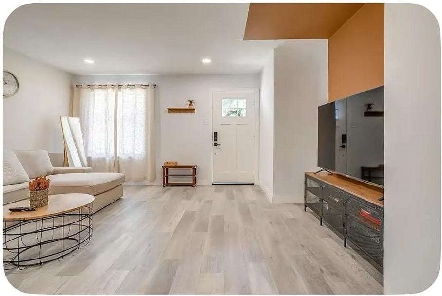 13941 Bee St - Photo 4 of 10