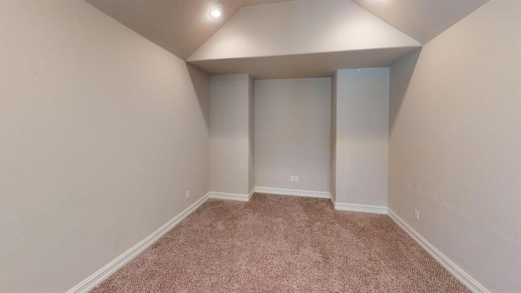 1006 Jamal Dr - Photo 5 of 14