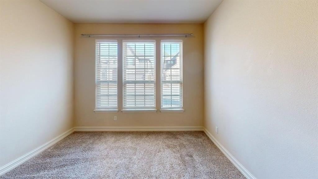 1006 Jamal Dr - Photo 7 of 14