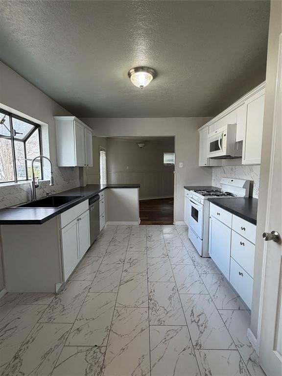 7459 Mohawk Ave - Photo 4 of 19