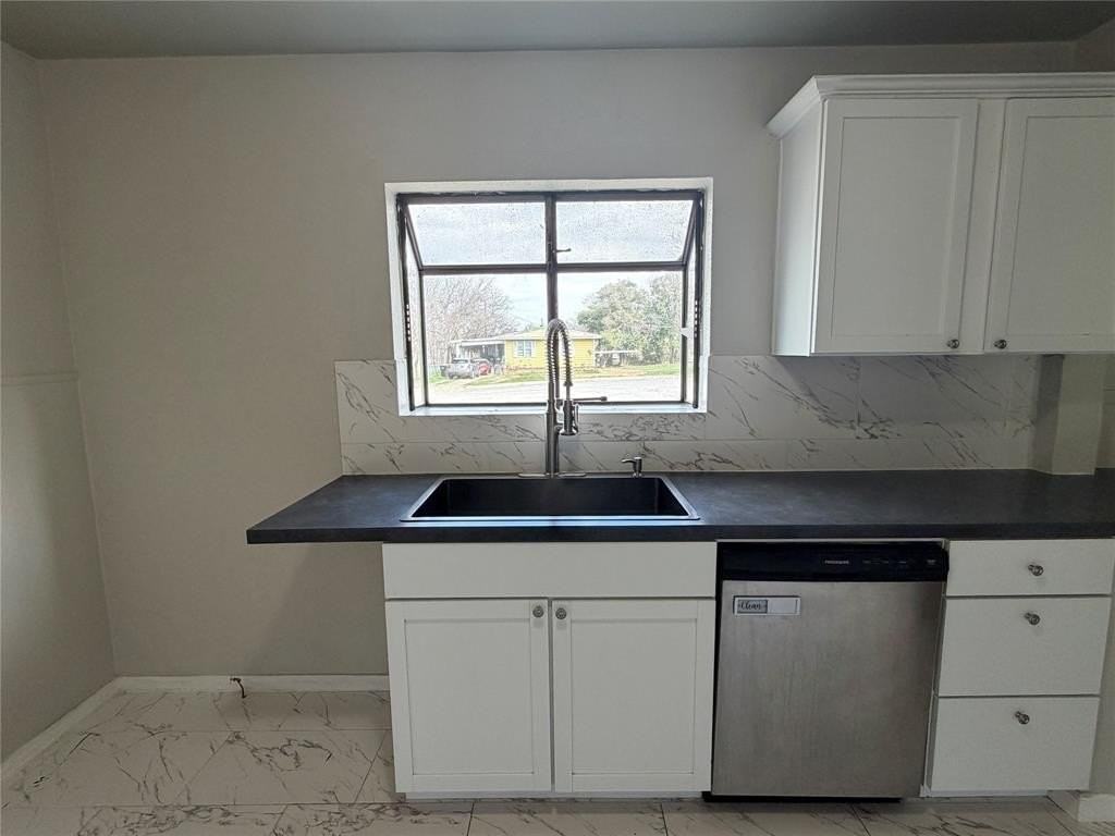 7459 Mohawk Ave - Photo 5 of 19