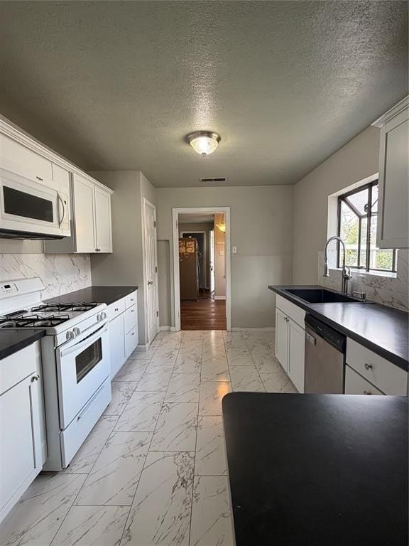 7459 Mohawk Ave - Photo 6 of 19