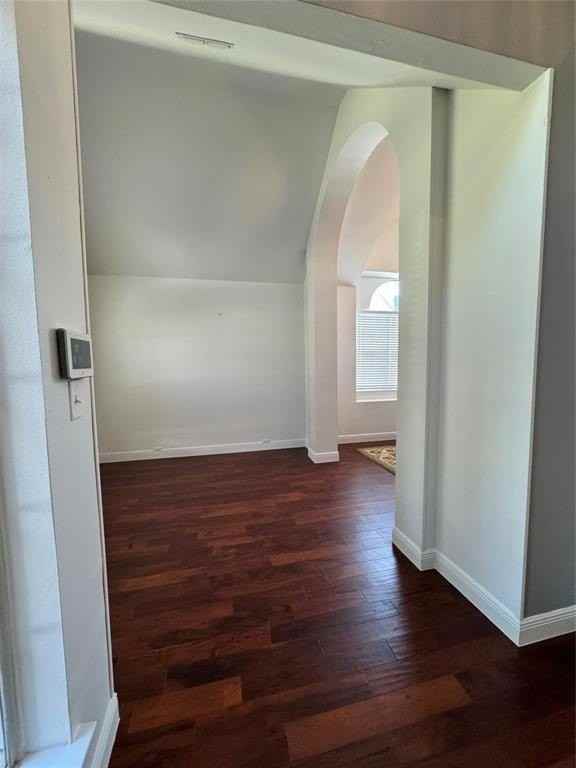 320 Sycamore Dr - Photo 4 of 36