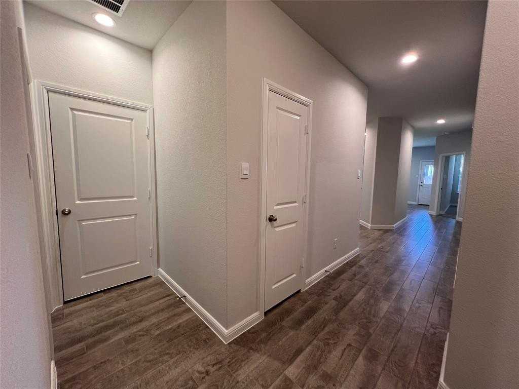 733 Prairie Clover Trl - Photo 4 of 18