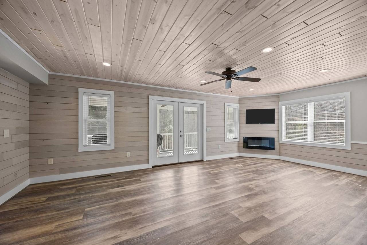 251 Landwood Ln - Photo 5 of 45