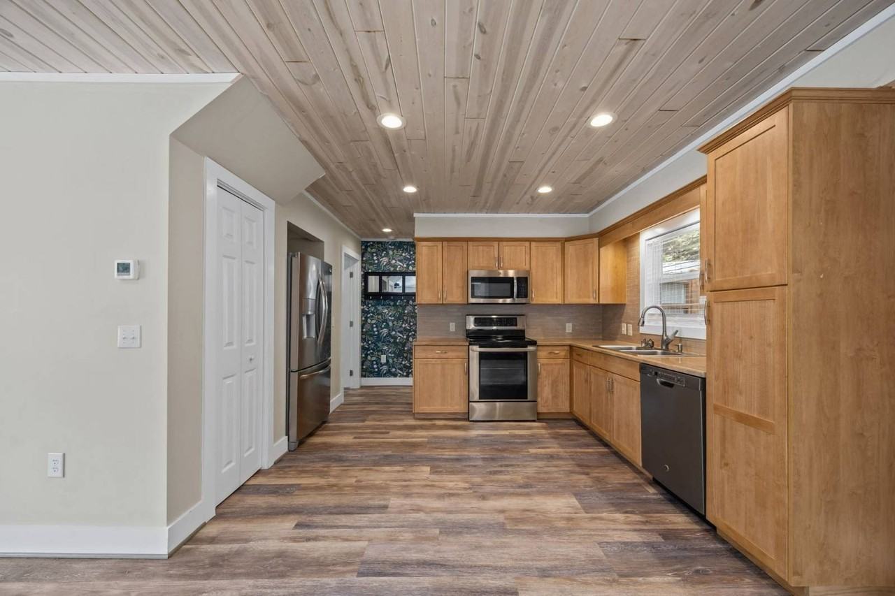 251 Landwood Ln - Photo 6 of 45