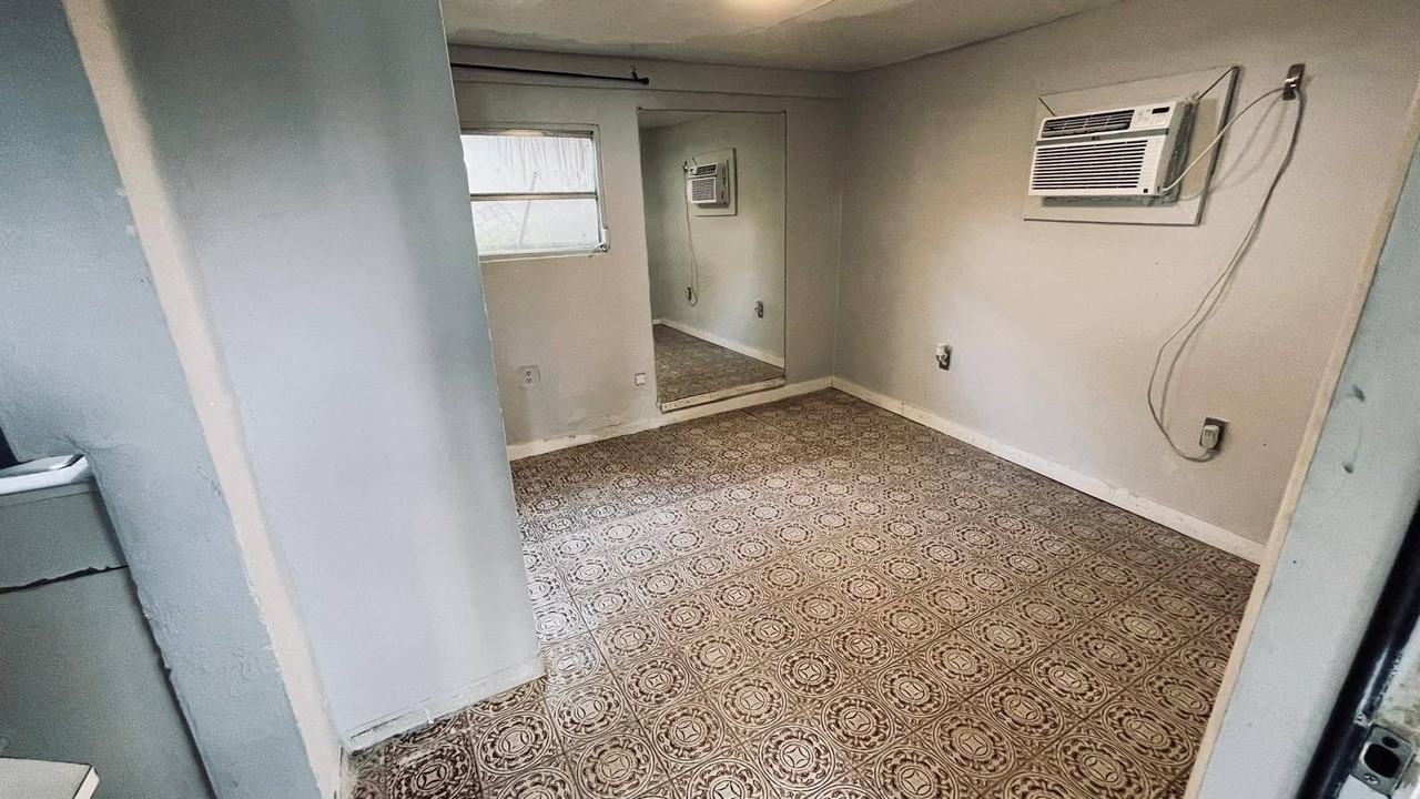 605 Sw 24th Ave - Photo 3 of 5