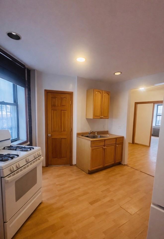 144 W 9th St #1 - Photo 2 of 10