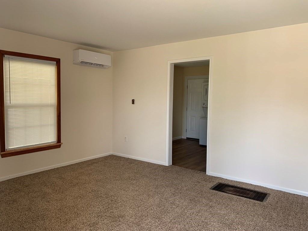 2910 N Tom Green Ave - Photo 2 of 5