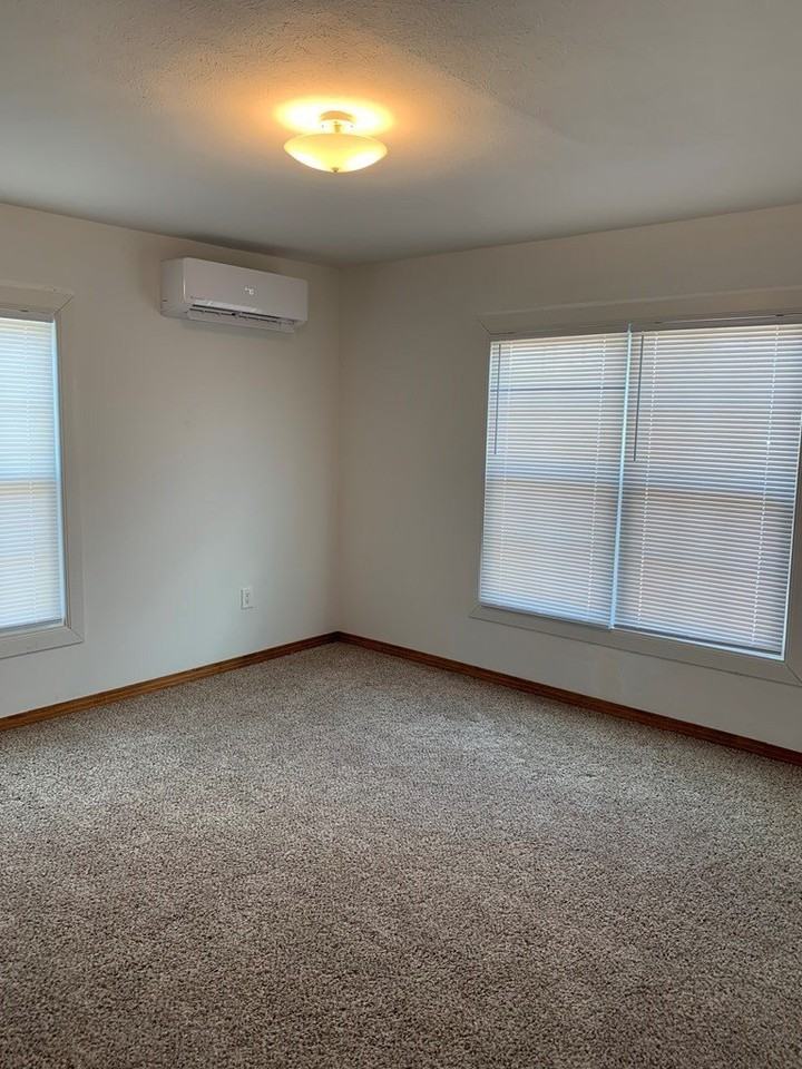 2910 N Tom Green Ave - Photo 3 of 5