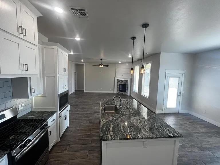 8212 Nw 151st St - Photo 4 of 19